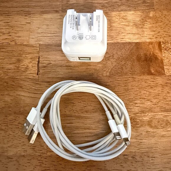 IQ Dual Port Wall Charger Adapter with 2 Iphone USB to Lightning Cables - Picture 5 of 8